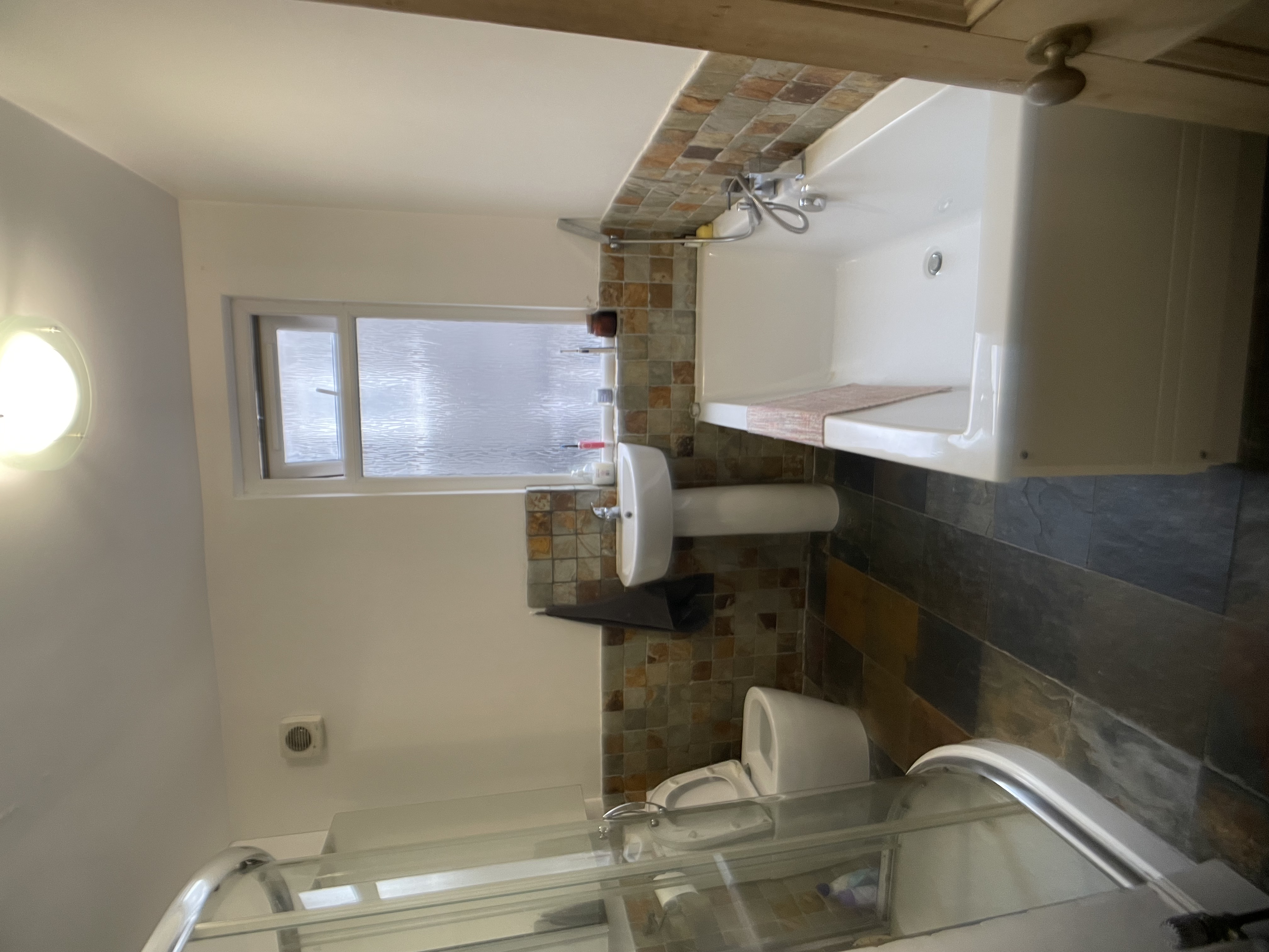 Photo of bathroom in student house on Lisson Grove, Plymouth